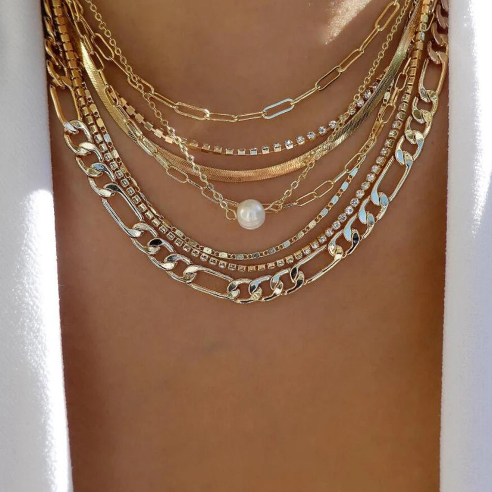 Collar Multicapa con Cristales – Alma Atrevida