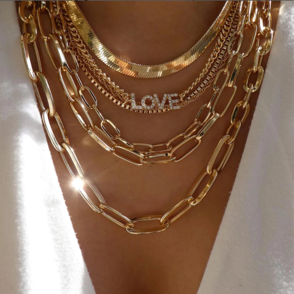 Collar Multicapa con Cristales – Alma Atrevida