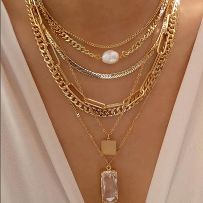 Collar Multicapa con Cristales – Alma Atrevida
