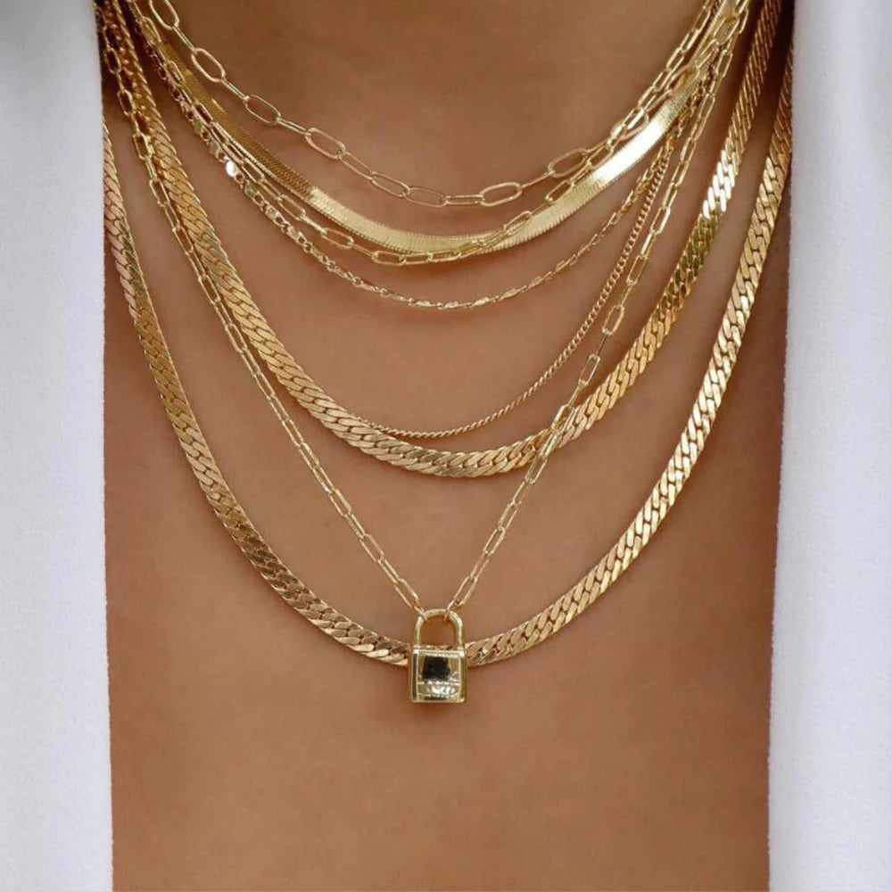 Collar Multicapa con Cristales – Alma Atrevida