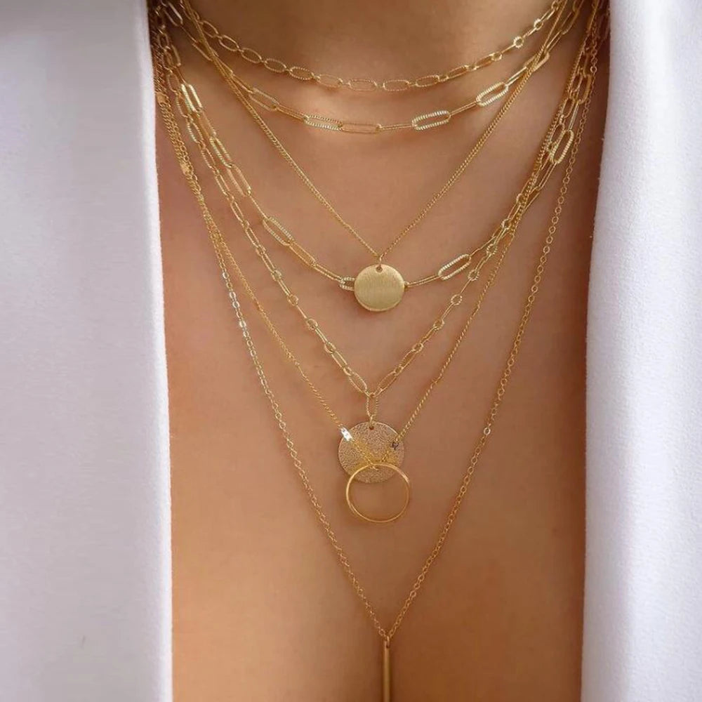 Collar Multicapa con Cristales – Alma Atrevida