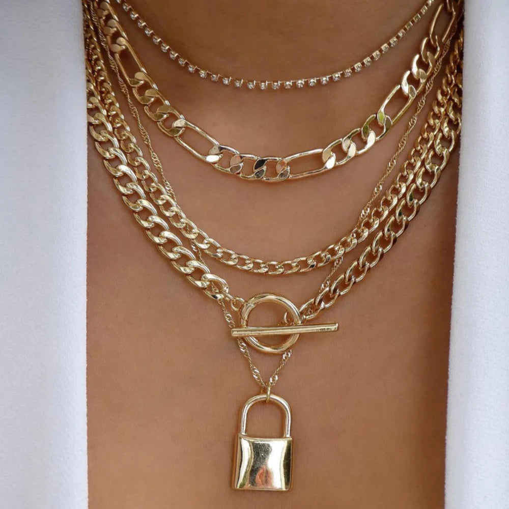 Collar Multicapa con Cristales – Alma Atrevida