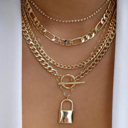 Collar Multicapa con Cristales – Alma Atrevida