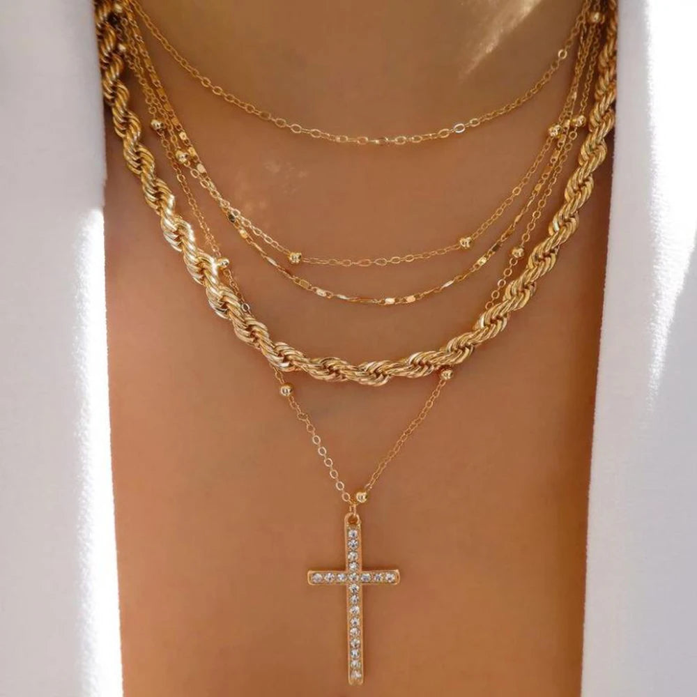 Collar Multicapa con Cristales – Alma Atrevida