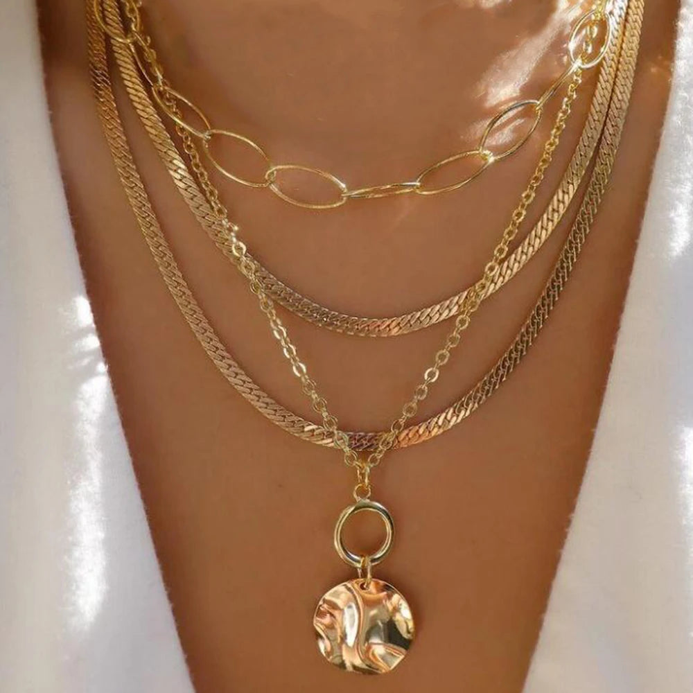 Collar Multicapa con Cristales – Alma Atrevida